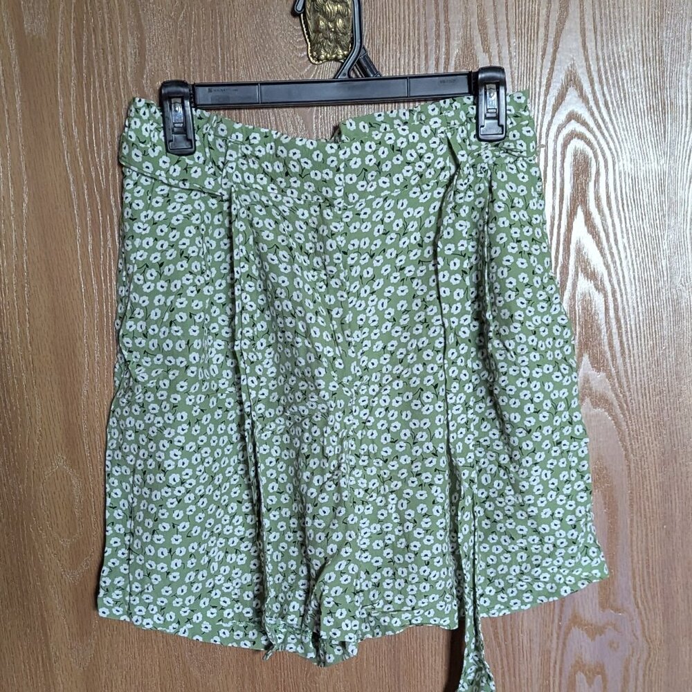H&M Green Floral Shorts w/ Waist Tie, 10